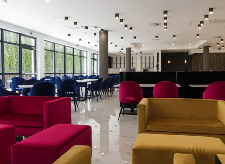 Codzienne śniadania są podawane w restauracji bufetowej