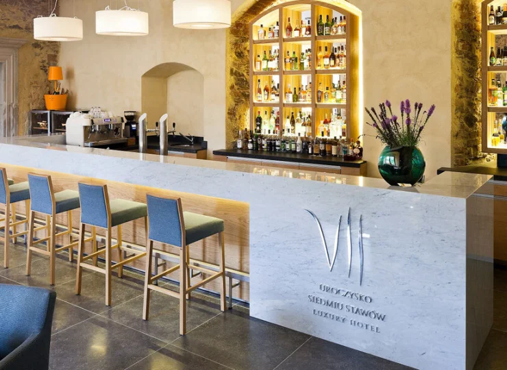 Po długim dniu goście mogą odpocząć w drink barze