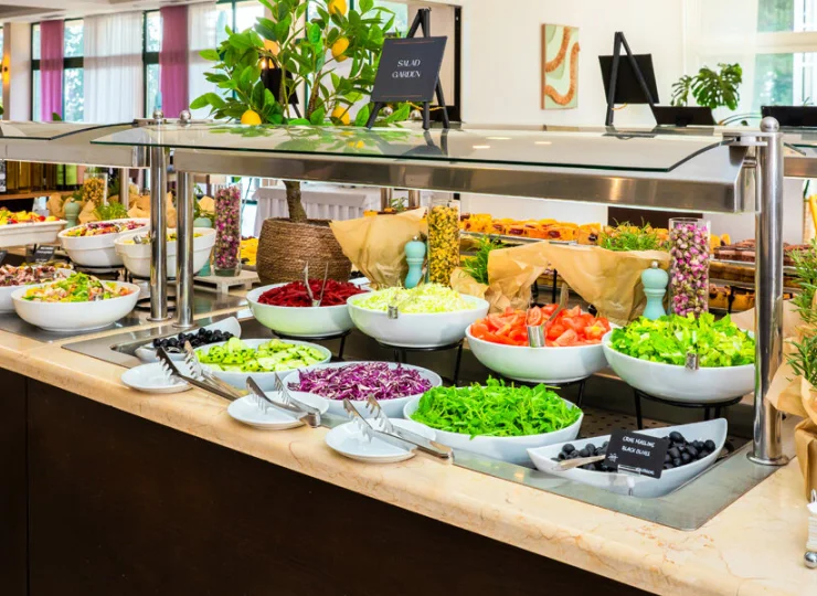 Bufet jest bardzo urozmaicony