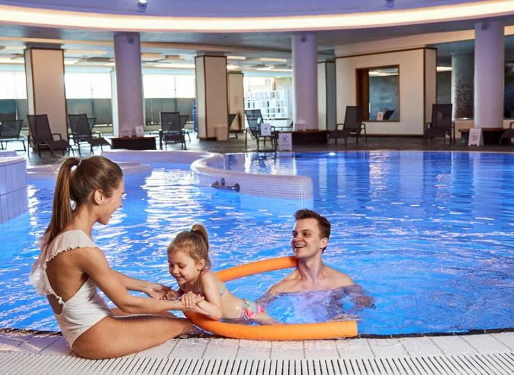 W skład kompleksu basenowego wchodzą aż 3 baseny i jacuzzi
