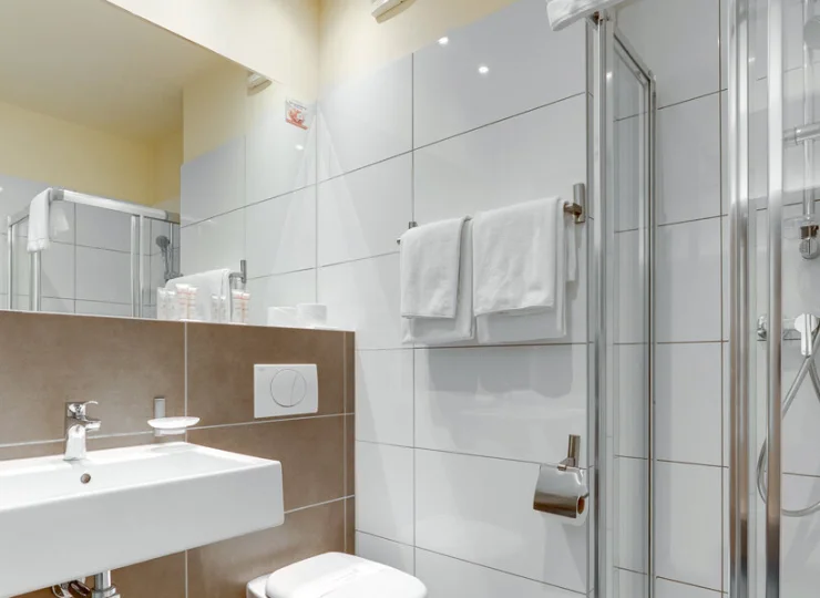 Łazienka pokoju w części 4-gwiazdkowej