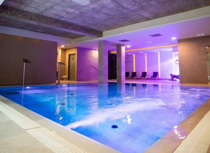 Basen oferuje relaks i odprężenie przez cały rok