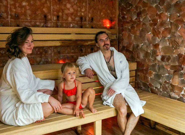 Relaks w grocie solnej może być przyjemnym czasem dla całej rodziny