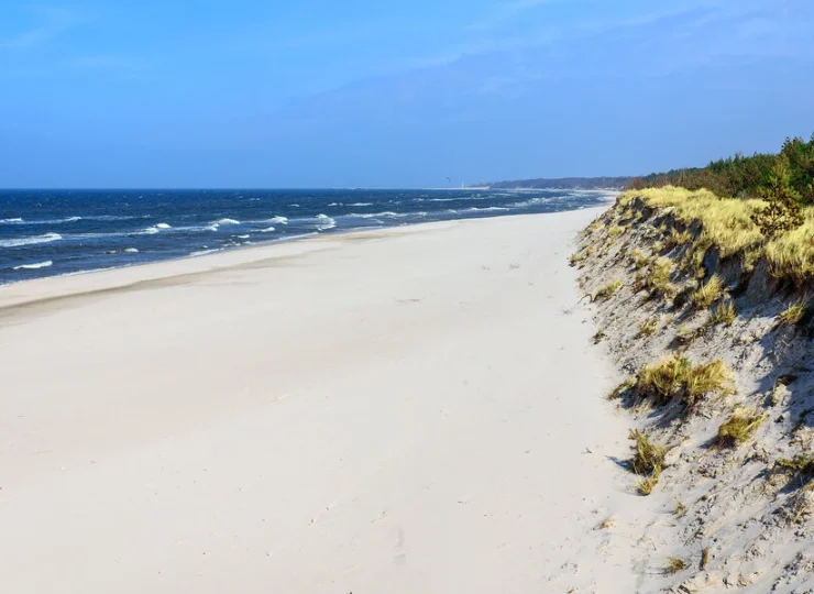 Obiekt mieści się kilka minut spacerem od wejścia na plażę