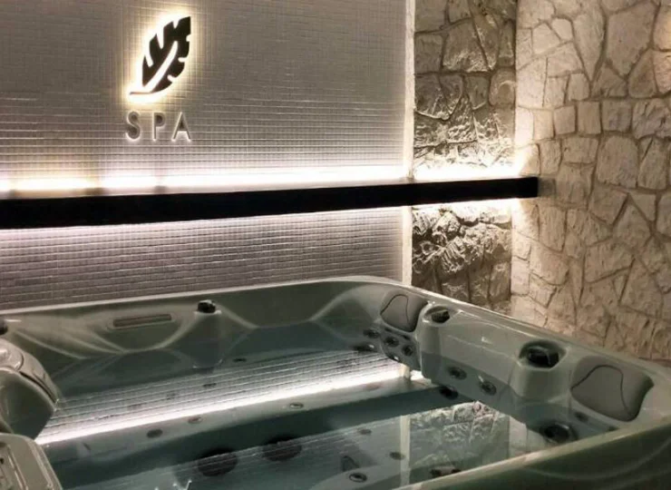Na terenie obiektu znajduje się Berberys SPA