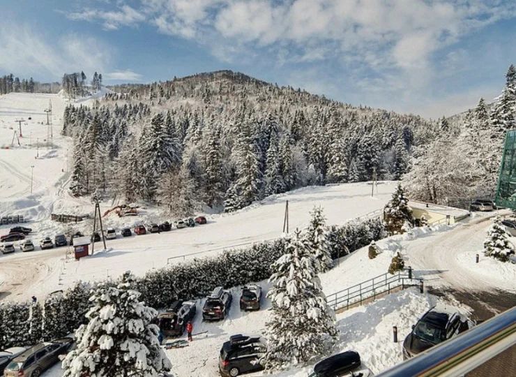 Jest to świetna baza wypadowa dla fanów sportów narciarskich
