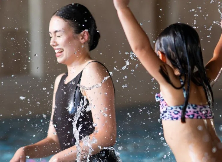 Resort posiada wewnętrzną strefę basenową