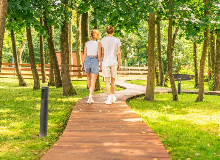 Obiekt jest otoczony przyjemnym ogrodem