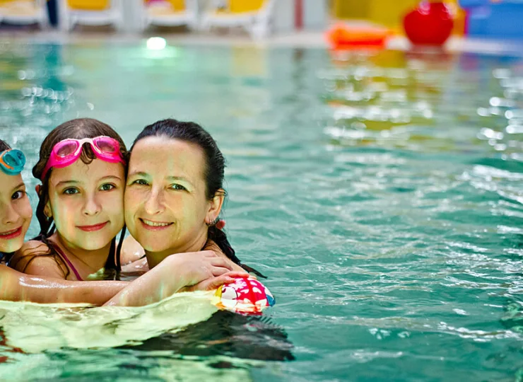W aquparku można skorzystać z lekcji pływania