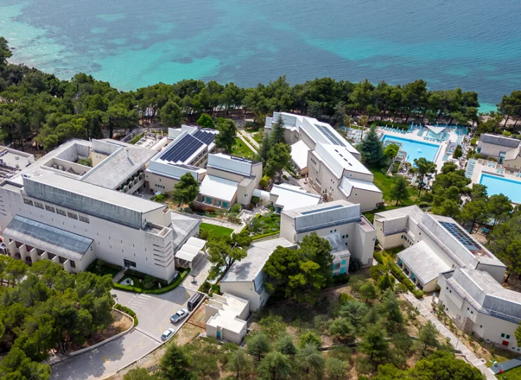 Położenie Bretanide na zboczu sprawia, że ​​teren jest stromy