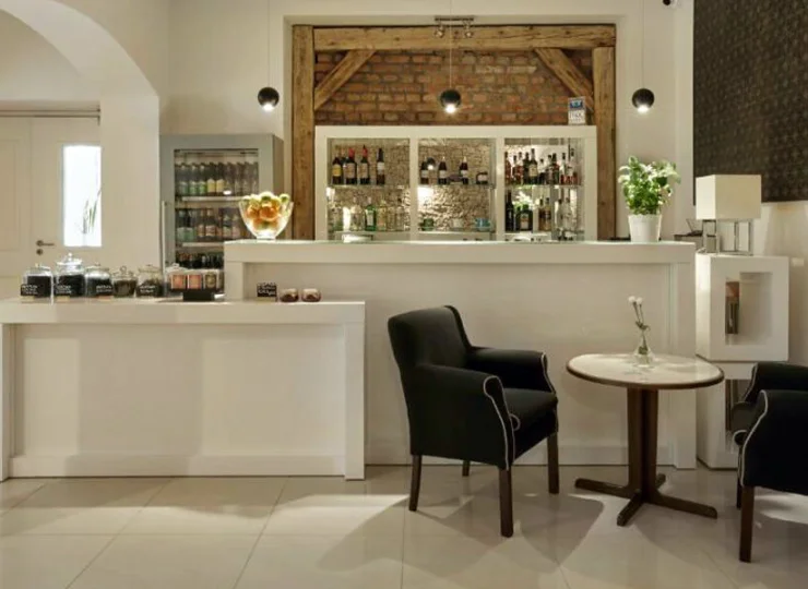 Budynek skrywa nowoczesne, minimalistyczne wnętrza