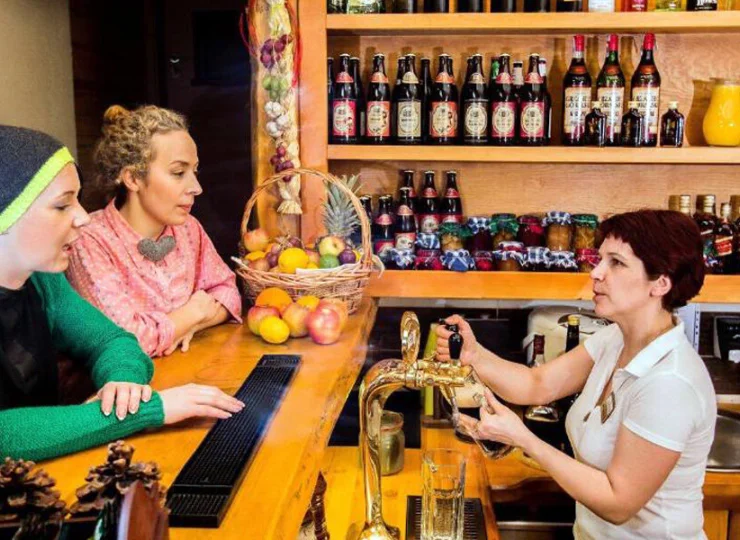 Ponadto w hotelu jest restauracja oraz drink bar