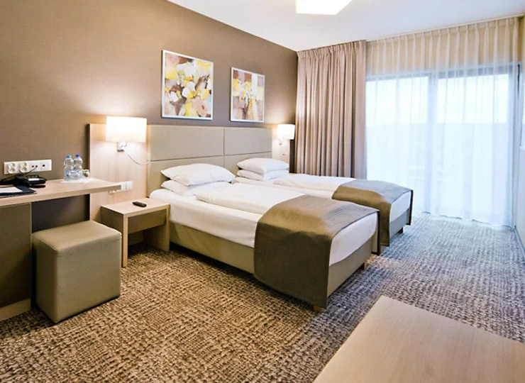 Wstawiono w nich wygodne pojedyncze łóżka