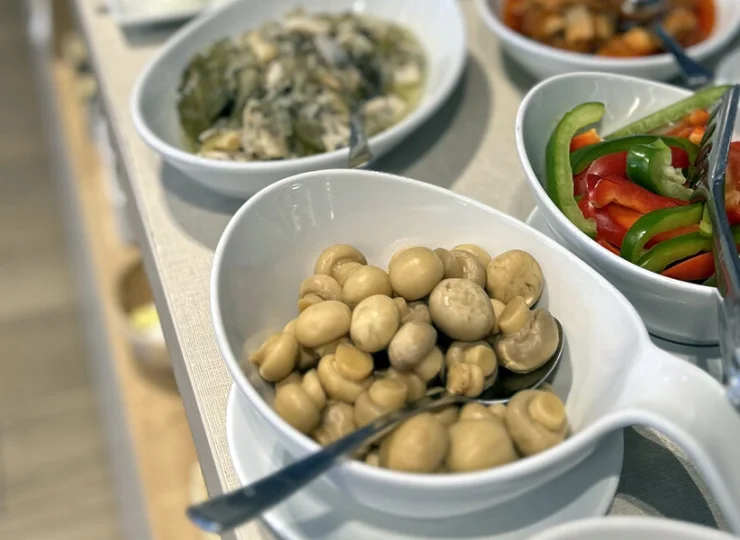 W bufecie są różnorodne składniki