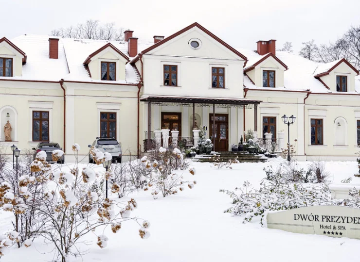 Dwór Prezydencki to luksusowy hotel położony w sercu starego parku