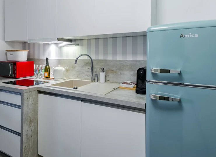 W każdym apartamencie jest wyposażony aneks kuchenny