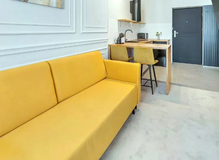 Studio Deluxe 2+2 ma część dzienną z rozkładaną sofą