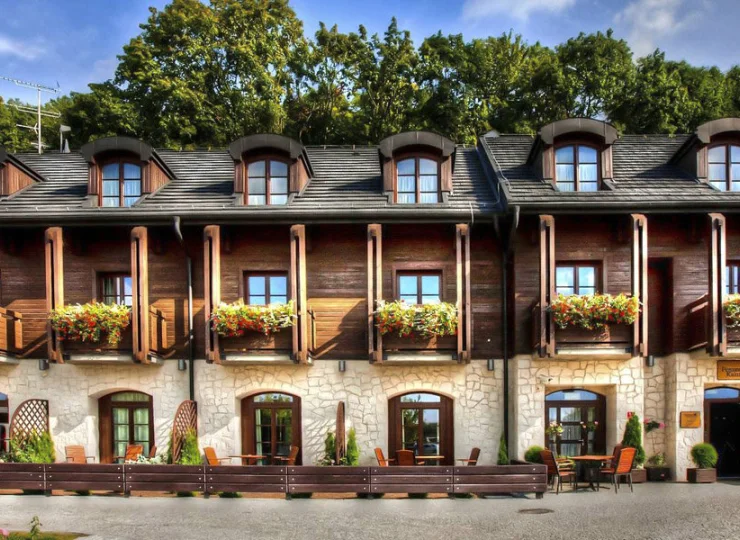 Klimatyczny budynek wewnątrz kryje eleganckie i komfortowe wnętrza