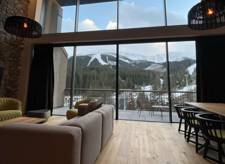 Z wielu miejsc w hotelu rozpościera się widok na Tatry Niżne