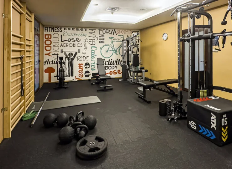 Oprócz sali fitness w hotelu jest też siłownia