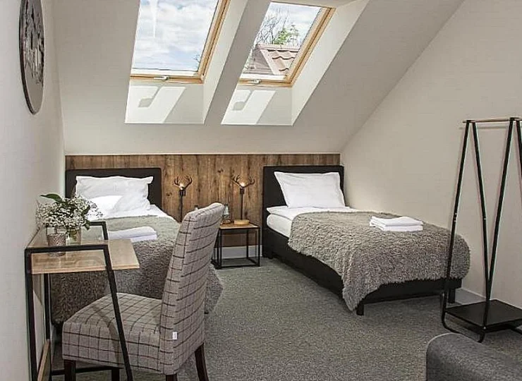 Pokoje mieszczą od 2 do nawet 6 osób