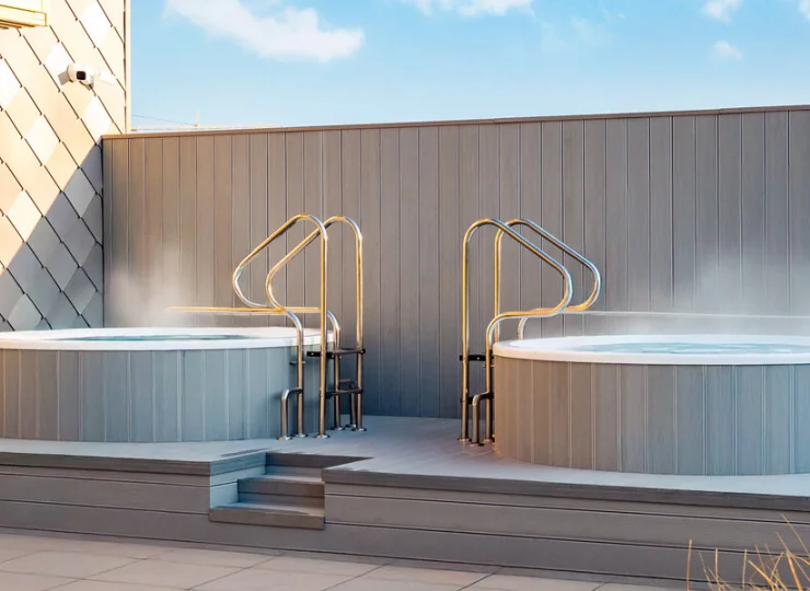 Relaks na zewnątrz? Jacuzzi zapraszają do ciepłej wody