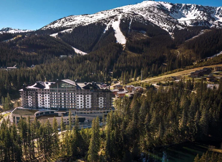 Swissôtel Damian Jasna mieści się w kurorcie Jasna na zboczach góry Chopok