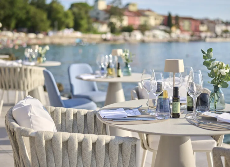 Oraz posiłki z widokiem na morze