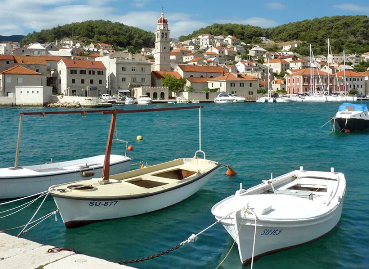 Bol to największy turystyczny ośrodek na wyspie Brac