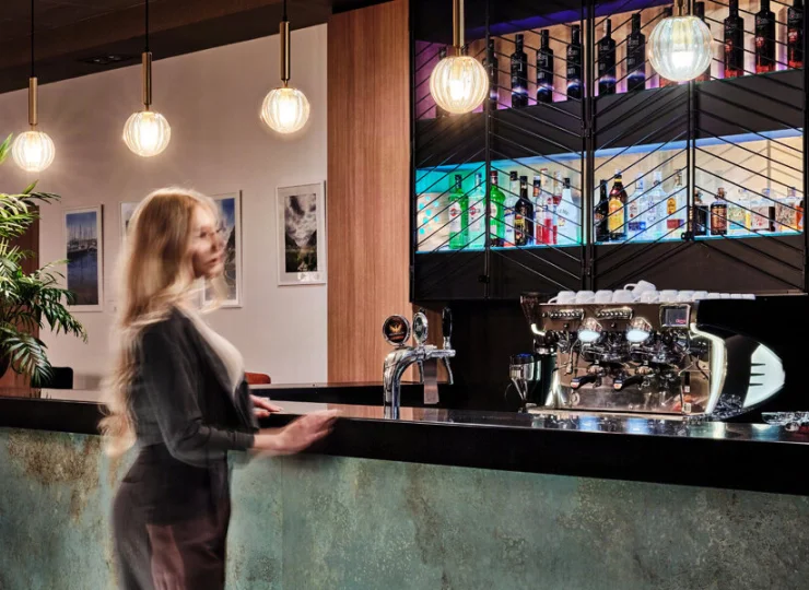 Obiekt dysponuje drink barem oraz tarasem letnim