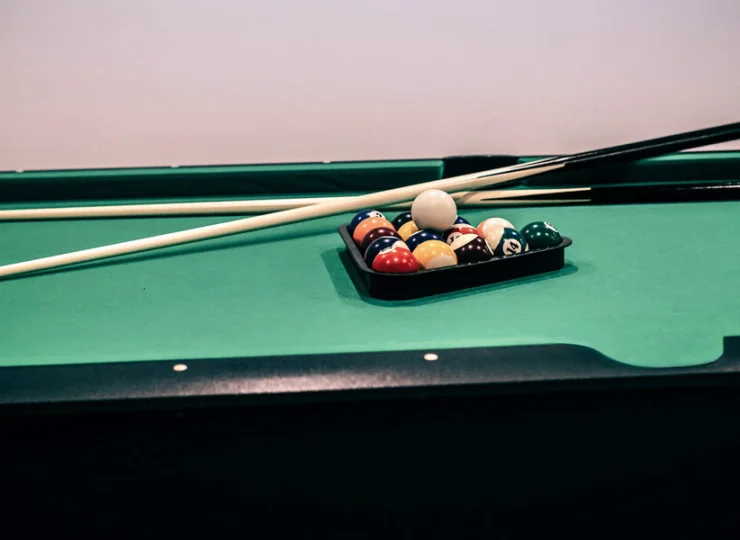 Goście mogą tu zagrać w bilard