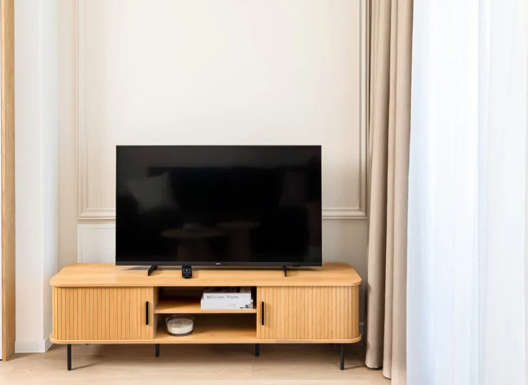 Kącik TV w apartamencie Boho