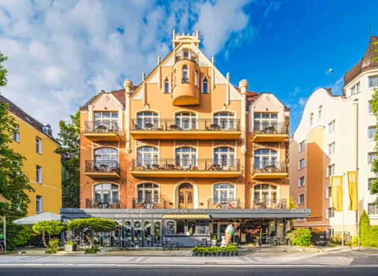 Villa Herkules znajduje się blisko głównej promenady miasta