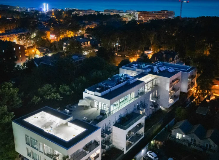 Widok aparthotelu nocą