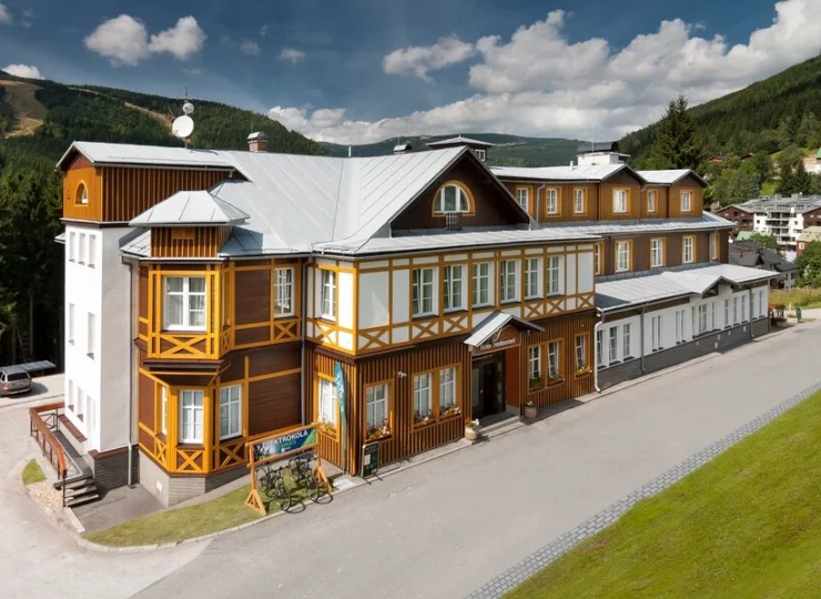 Hotel Sněžka w Szpindlerowym Młynie (Spindleruv Mlyn)