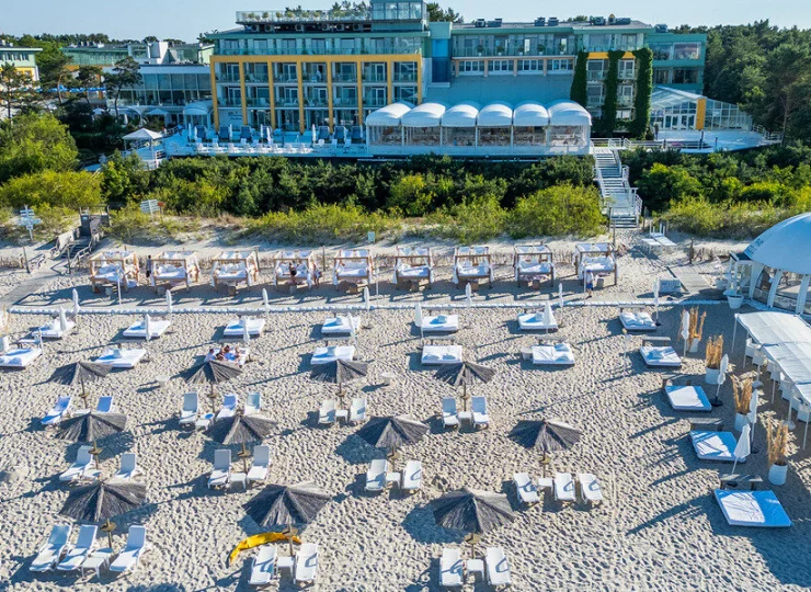Bryza to hotel w Juracie przy plaży z basenem
