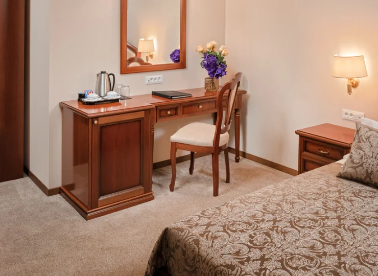 W każdym jest sejf, minibar, czajnik