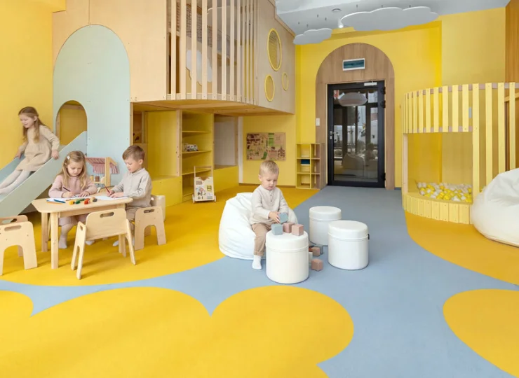 Znajdują się tu różne stanowiska do kreatywnej zabawy