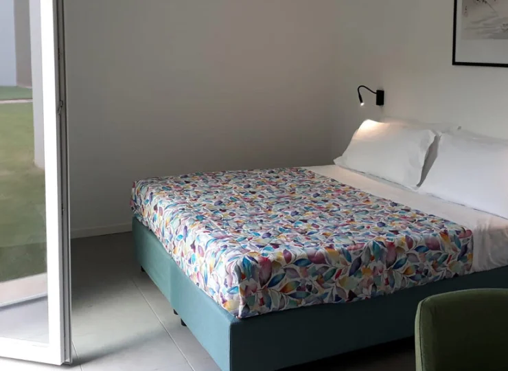 Na łóżkach może wygodnie spać 4 dorosłych