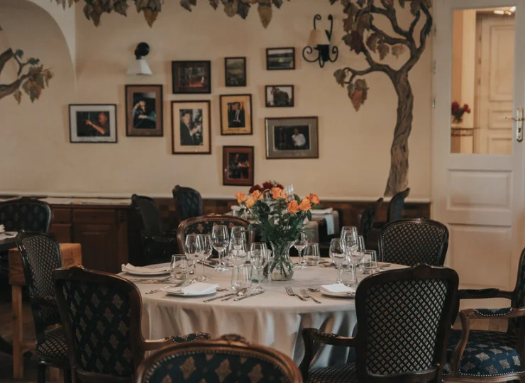 Restauracja w Dworze Sieraków ma certyfikat Slow Food Polska oraz Gault & Millau