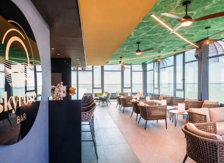 Bar oferuje wspaniałe widoki Balatonu