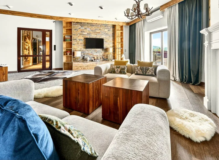 Wnętrza wspólne hotelowego budynku są stylowe i przytulne