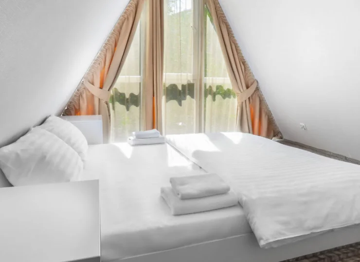 Na piętrze znajdują się dwie sypialnie