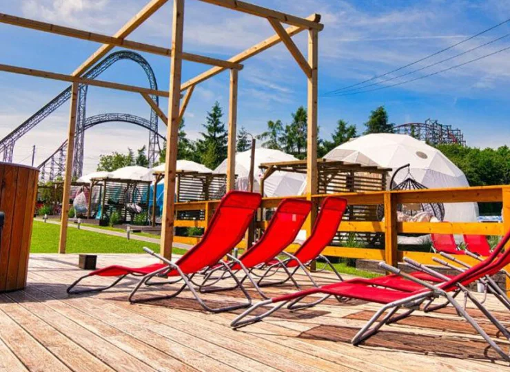 Kompleks różnorodnych domków z wygodnym dostępem do największego parku rozrywki