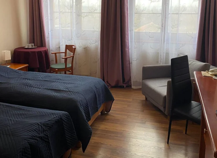 W pokoju znajduje się rozkładany fotel