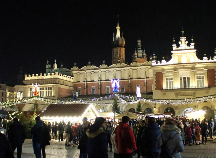 Jarmark Bożonarodzeniowy na Rynku Głównym potrwa od 28.11.25 do Nowego Roku