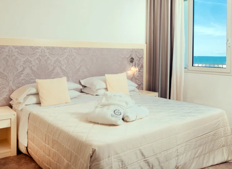 Na gości czekają wygodne pokoje, także z widokiem na morze