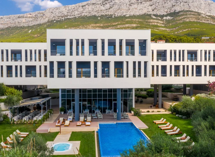 Hotel Salona Palace**** jest malowniczo położony nieopodal Splitu