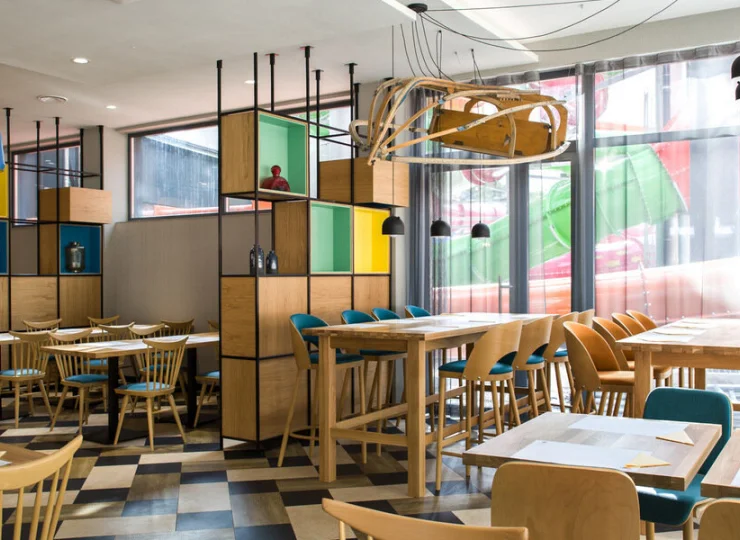 Restauracja zaprasza na śniadanie i dania z karty