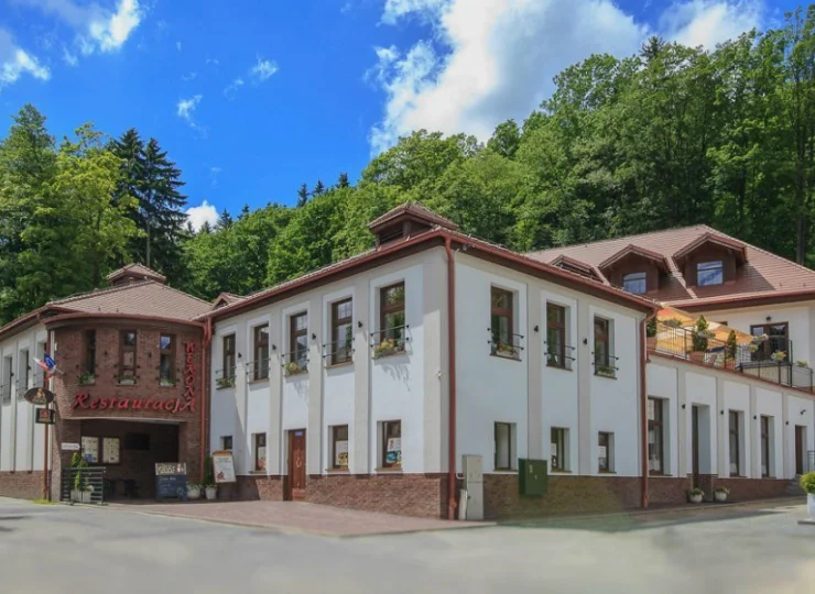 Usytuowanie w sercu uzdrowiska sprzyja wypoczynkowi